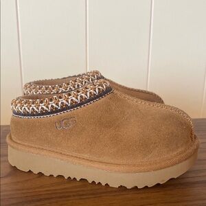 UGG Kids Moccasins in Tan and Cream